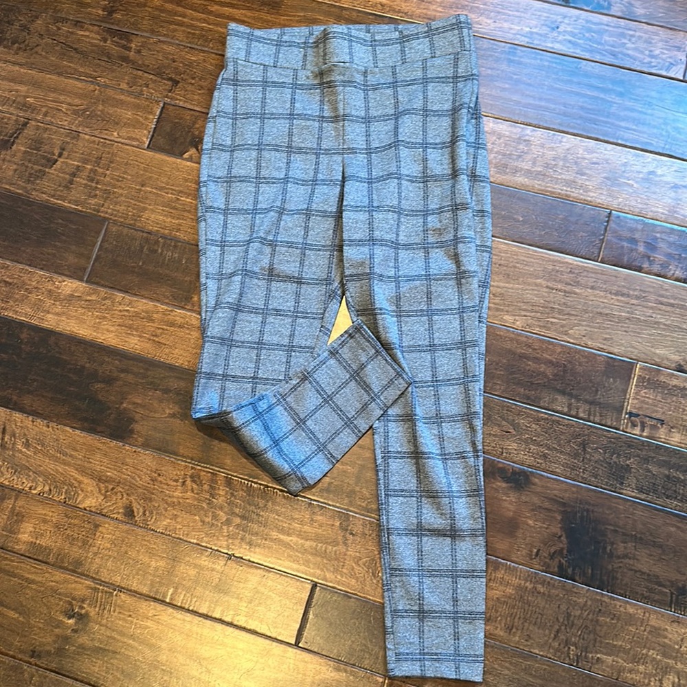 NWOT Loft grey with black plaid pull on dress legging